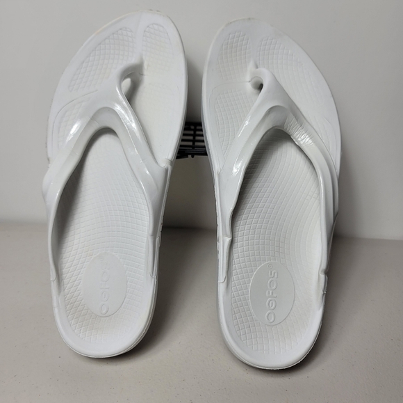 Oofos Oolala Luxe Flip Flops Womens Size 10 White Comfort Recovery Sandals Thong - Picture 1 of 9